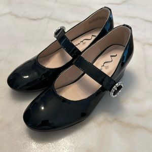 Nina Girls Dress Shoes, Size 4.